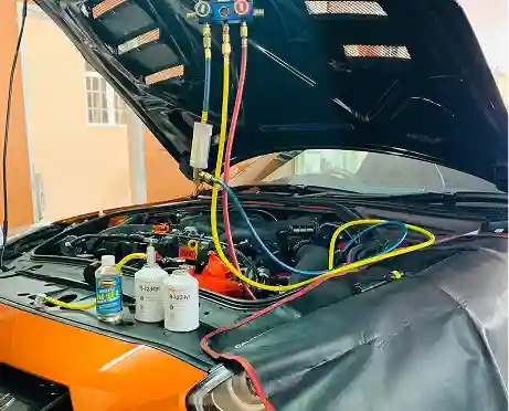 Изображение-добавление компрессорного масла и УФ-красителя